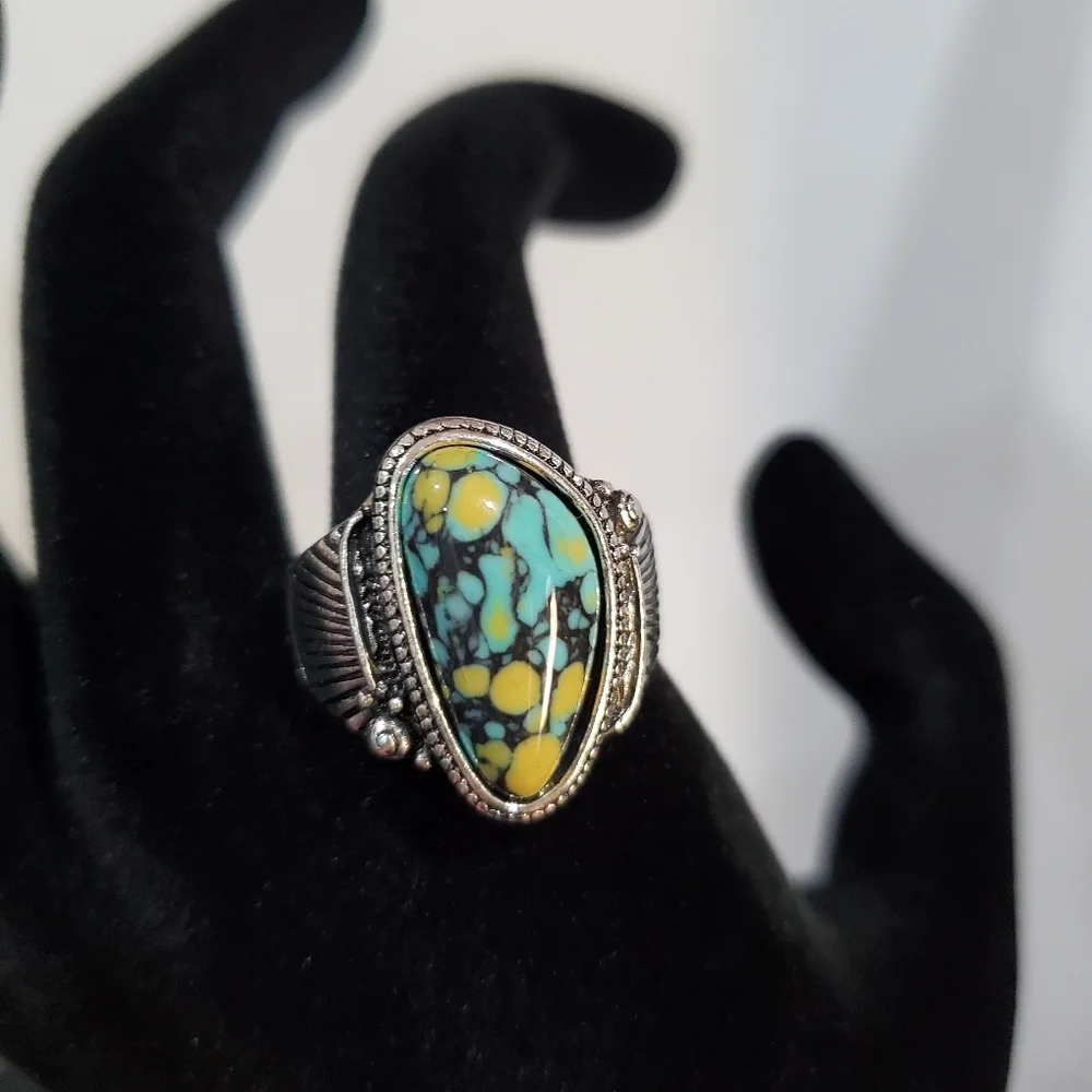 Faux Turquoise Ring Size 9 L👀K Costume Jewelry